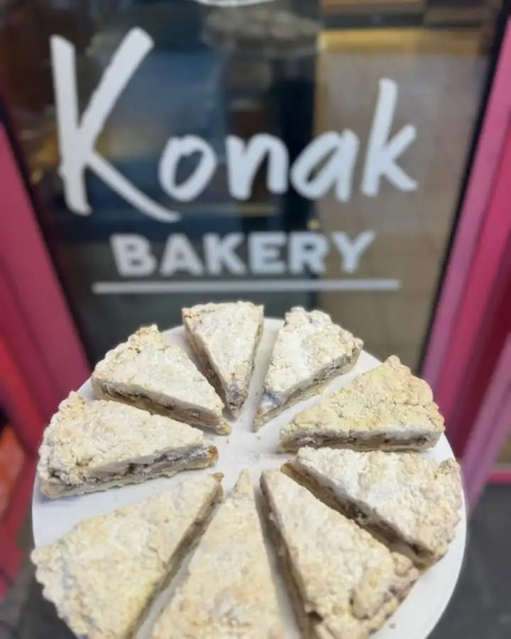 konak-bakery-stuttgart-apfelkuchen-puderzucker